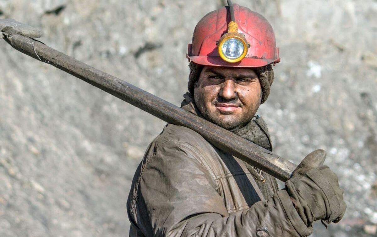 خانه کارگر: حداقل دستمزد کارگران کفاف ۹ روز از زندگی یک خانواده را میدهد/ ۵ درصد کارگران قرارداد دائم و ۹۵ درصد آنها قرارداد موقت دارند خانه کارگر: حداقل دستمزد کارگران کفاف ۹ روز از زندگی یک خانواده را میدهد/ ۵ درصد کارگران قرارداد دائم و ۹۵ درصد آنها قرارداد موقت دارند